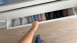 Jules LeBlanc feet photo thumbnail