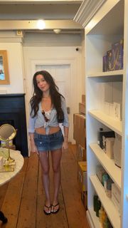 Jules LeBlanc feet photo thumbnail