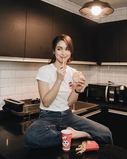 Julia Barretto feet photo 5
