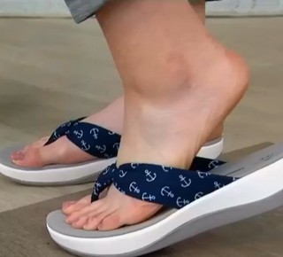 Julia Cearley feet photo 9