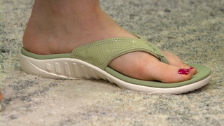 Julia Cearley feet photo 1