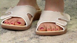 Julia Cearley feet photo 6