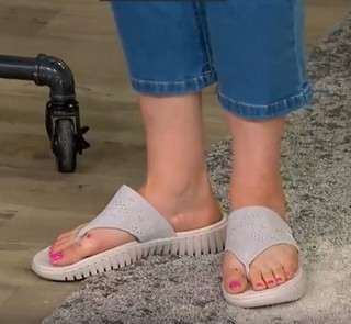 Julia Cearley feet photo 4