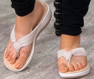 Julia Cearley feet photo 1