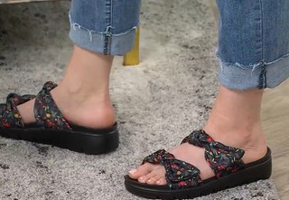 Julia Cearley feet photo 13