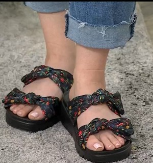 Julia Cearley feet photo 12
