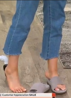 Julia Cearley feet photo 3