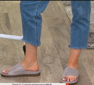 Julia Cearley feet photo 1