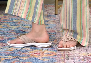 Julia Cearley feet photo 13