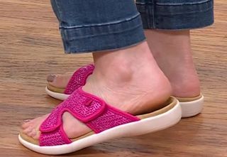 Julia Cearley feet photo 1
