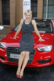 Julia Dietze feet photo thumbnail