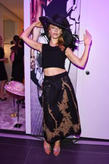 Julia Dietze feet photo thumbnail