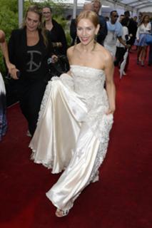 Julia Dietze feet photo thumbnail