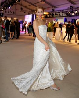 Julia Dietze feet photo thumbnail