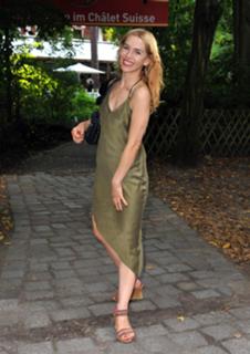 Julia Dietze feet photo thumbnail