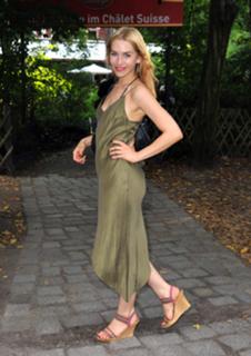 Julia Dietze feet photo thumbnail