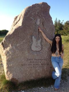 Julia Dietze feet photo thumbnail