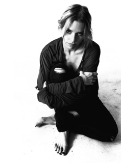 Julia Dietze feet photo thumbnail