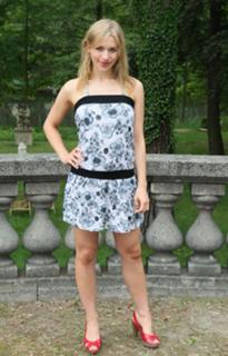 Julia Dietze feet photo thumbnail