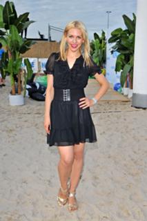 Julia Dietze feet photo thumbnail