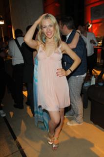 Julia Dietze feet photo thumbnail