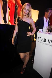 Julia Dietze feet photo thumbnail