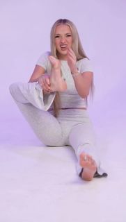 Julia Filippo feet photo thumbnail