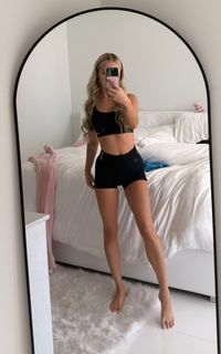 Julia Filippo feet photo thumbnail