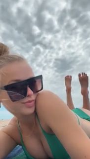 Julia Filippo feet photo thumbnail