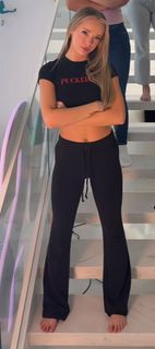 Julia Filippo feet photo thumbnail