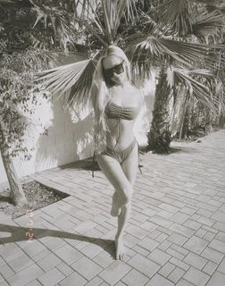 Julia Filippo feet photo thumbnail