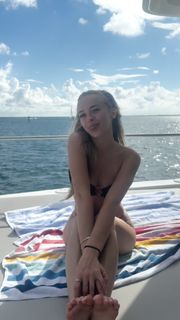 Julia Filippo feet photo thumbnail