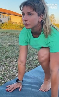 Julia Foti feet photo 11
