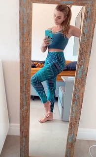 Julia Foti feet photo 8