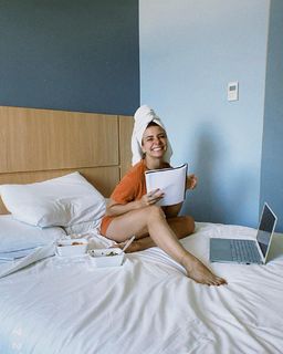 Julia Foti feet photo 8