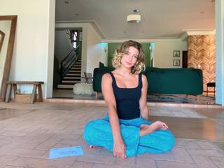 Julia Foti feet photo 6