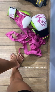Julia Foti feet photo 5