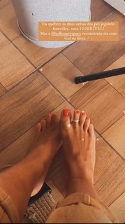 Julia Foti feet photo 10