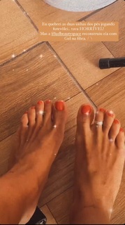 Julia Foti feet photo 5