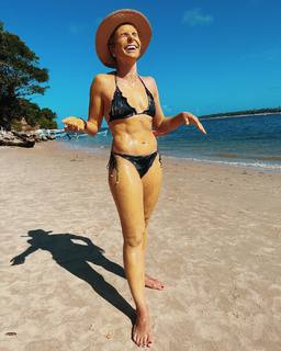 Julia Foti feet photo 6