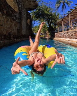 Julia Foti feet photo 7