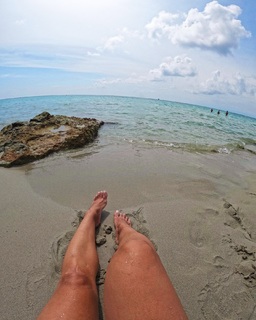 Julia Foti feet photo 9