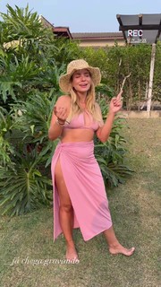 Julia Foti feet photo 7
