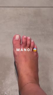 Julia Foti feet photo 1