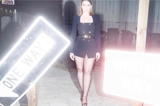 Julia Fox feet photo thumbnail