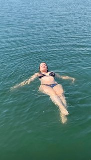 Julia Fox feet photo thumbnail