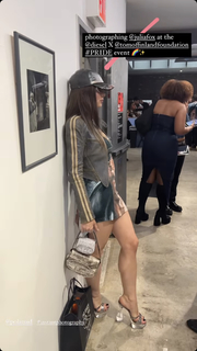 Julia Fox feet photo thumbnail