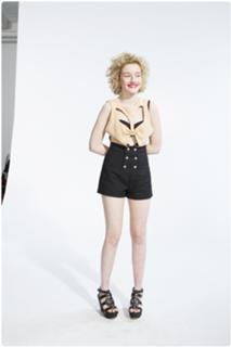 Julia Garner feet photo thumbnail