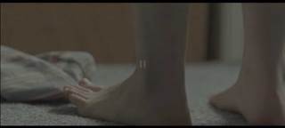 Julia Garner feet photo thumbnail