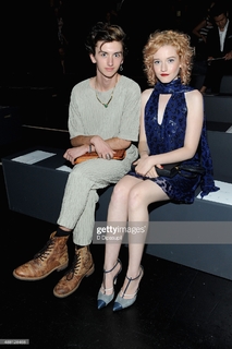 Julia Garner feet photo thumbnail